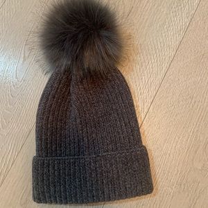 Grey touque